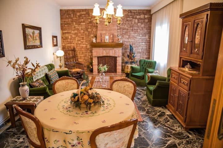 Traditional Antique Deco House Kalampáka Luaran gambar